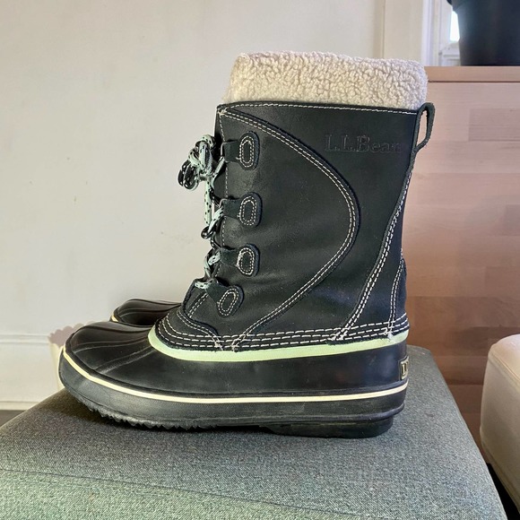 L.L. Bean Lace Up Women’s Snow Boot - Picture 5 of 14